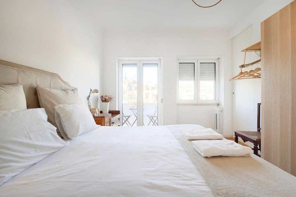 Apartment Maria Do Bairro With Balcony And Elevator Lissabon