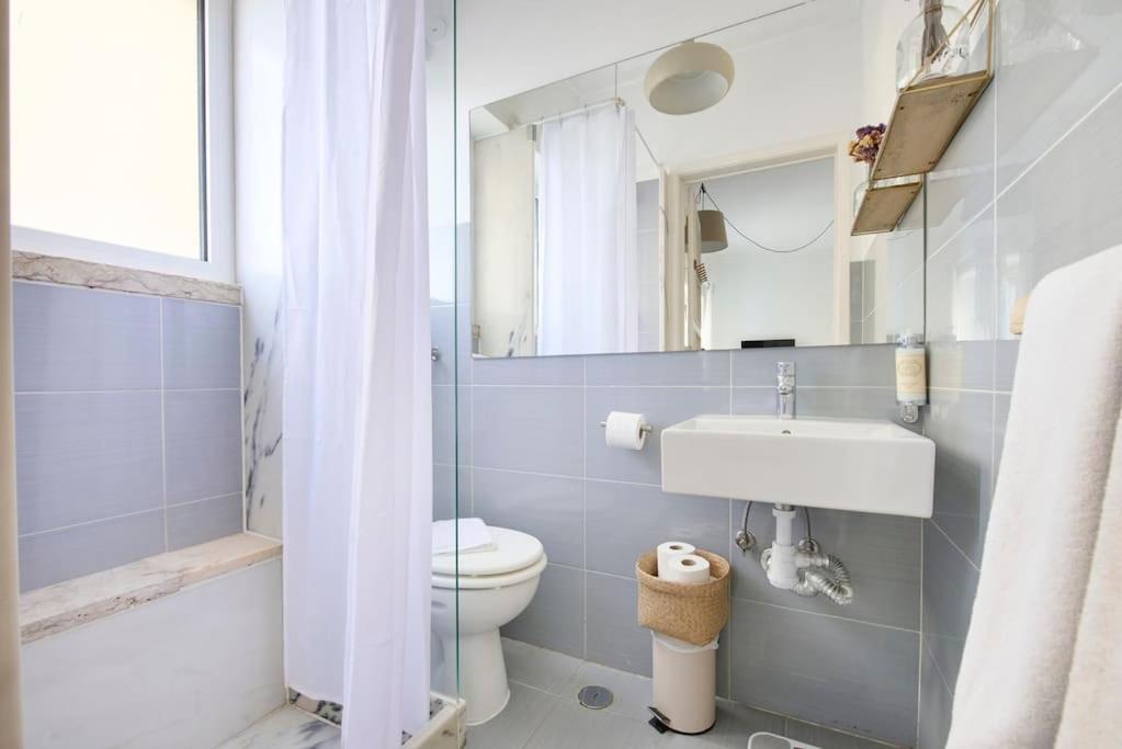 Apartment Maria Do Bairro With Balcony And Elevator Lissabon