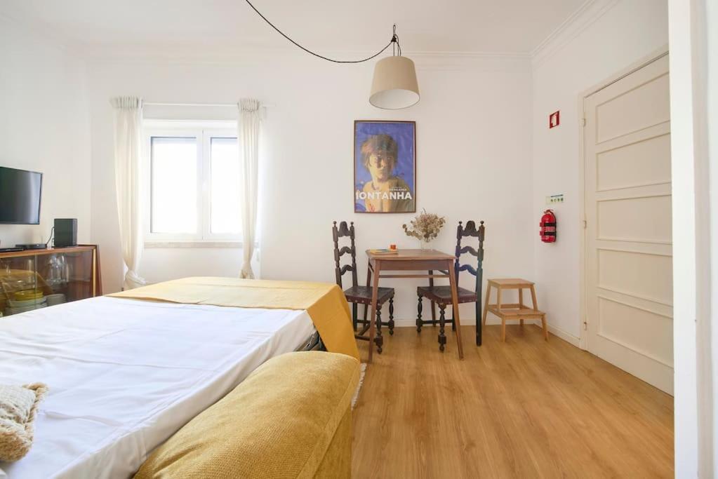 Apartment Maria Do Bairro With Balcony And Elevator Lissabon