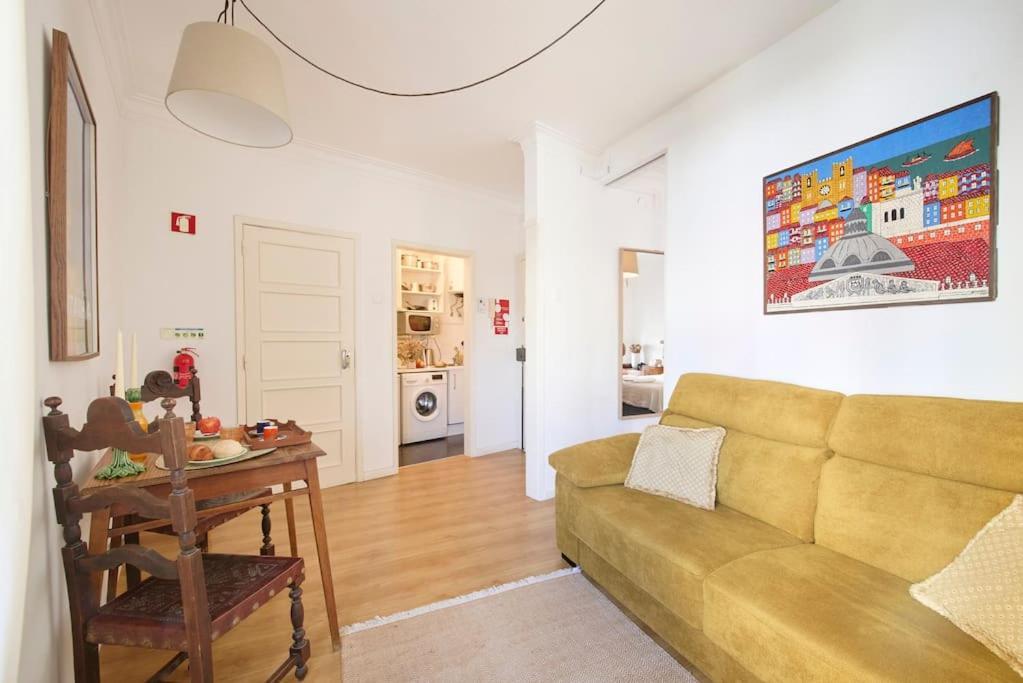 Maria Do Bairro With Balcony And Elevator Apartment Lissabon