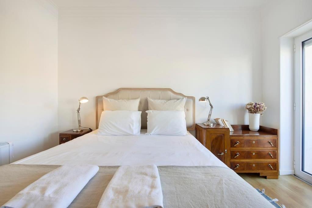 Apartment Maria Do Bairro With Balcony And Elevator Lissabon