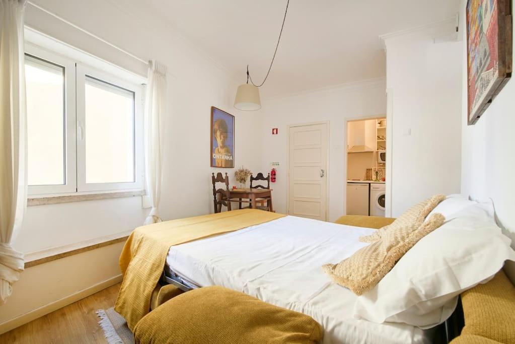 Maria Do Bairro With Balcony And Elevator Apartment Lissabon